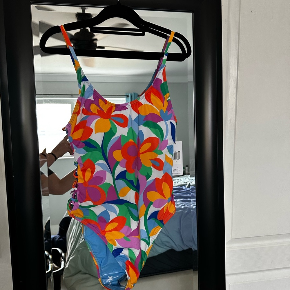 HURLEY FLORAL SOLID MODERATE ONE PIECE